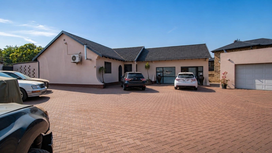 3 Bedroom Property for Sale in Brackenhurst Gauteng