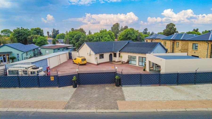 3 Bedroom Property for Sale in Brackenhurst Gauteng