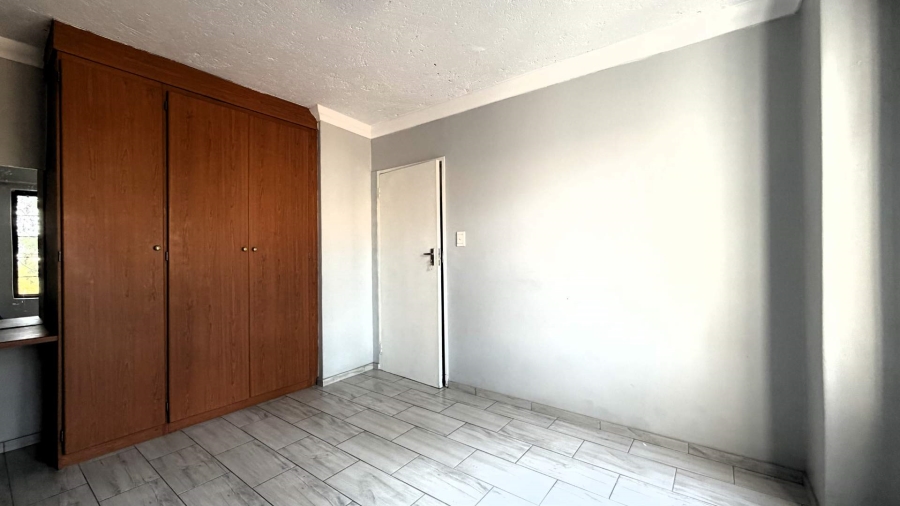 1 Bedroom Property for Sale in Erand Gardens Gauteng
