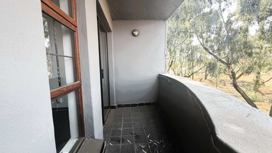 1 Bedroom Property for Sale in Erand Gardens Gauteng