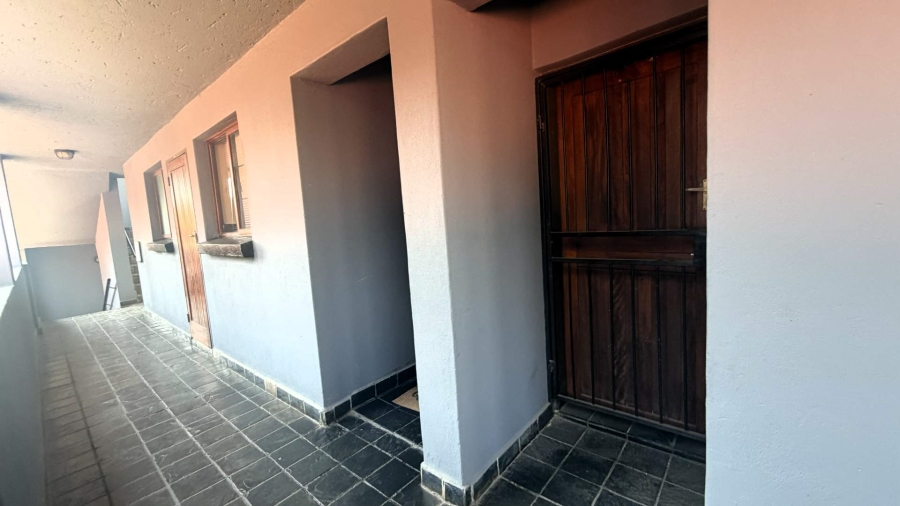 1 Bedroom Property for Sale in Erand Gardens Gauteng