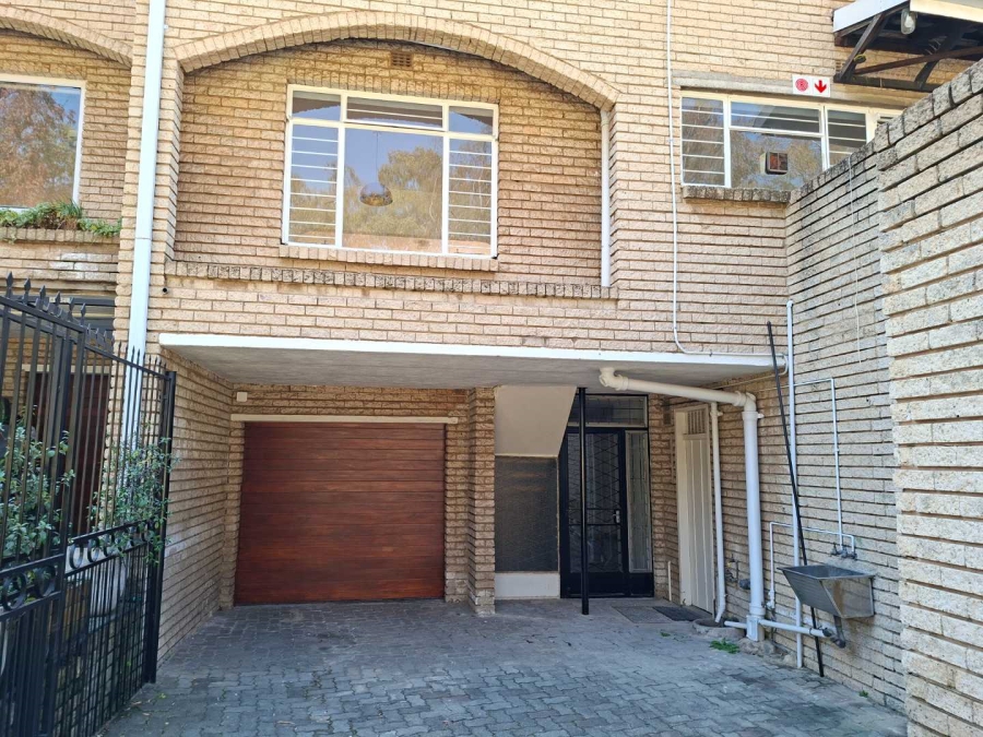 To Let 3 Bedroom Property for Rent in Victory Park Gauteng
