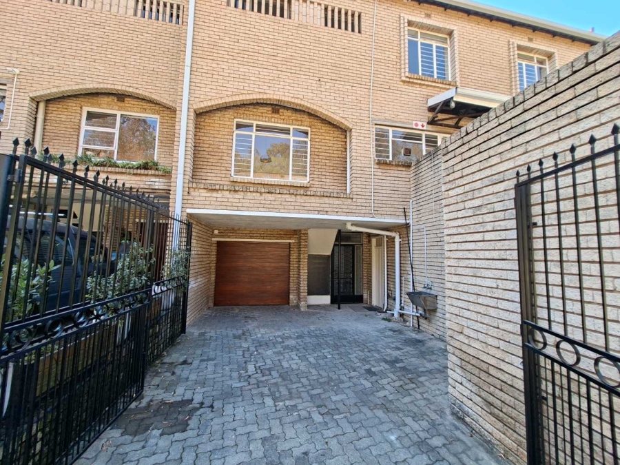 To Let 3 Bedroom Property for Rent in Victory Park Gauteng