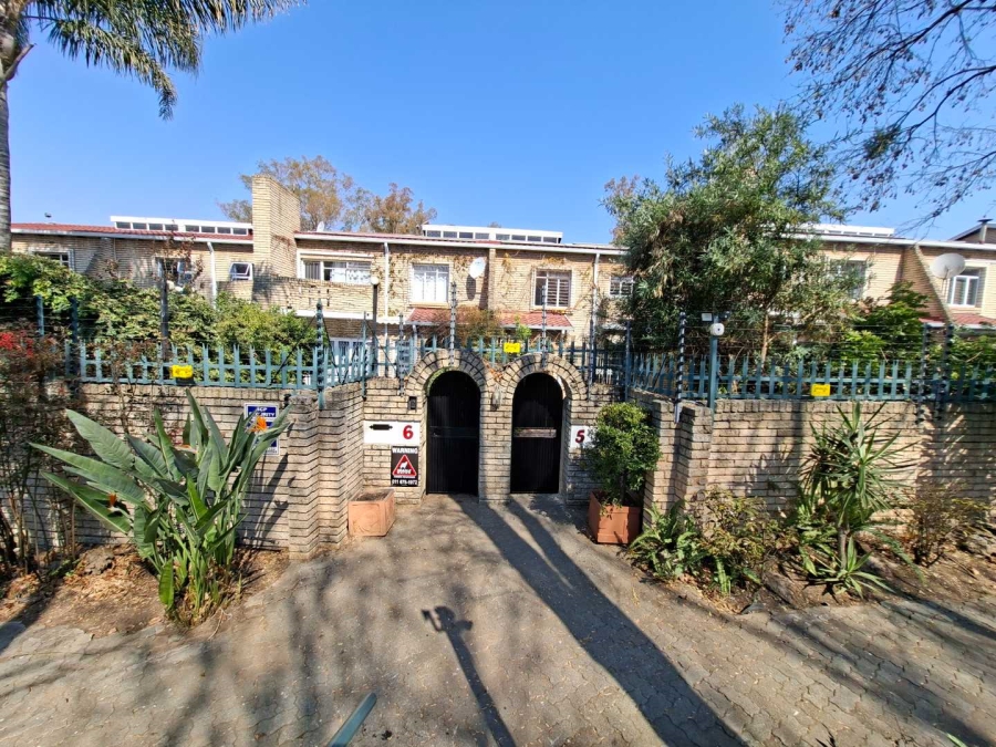 To Let 3 Bedroom Property for Rent in Victory Park Gauteng