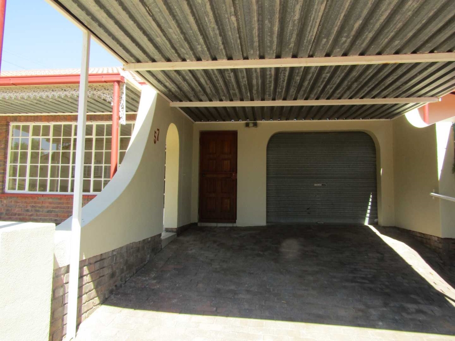 2 Bedroom Property for Sale in Helderkruin Gauteng