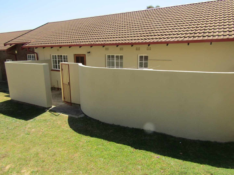 2 Bedroom Property for Sale in Helderkruin Gauteng
