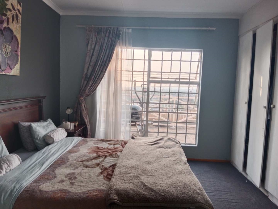 To Let 3 Bedroom Property for Rent in Sunnyrock Gauteng