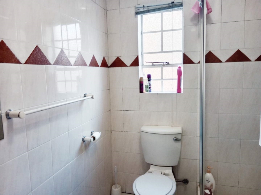 To Let 3 Bedroom Property for Rent in Sunnyrock Gauteng