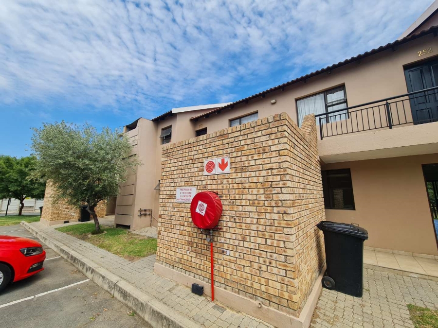 To Let 2 Bedroom Property for Rent in Noordhang Gauteng