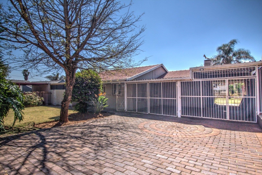 3 Bedroom Property for Sale in Glen Marais Gauteng