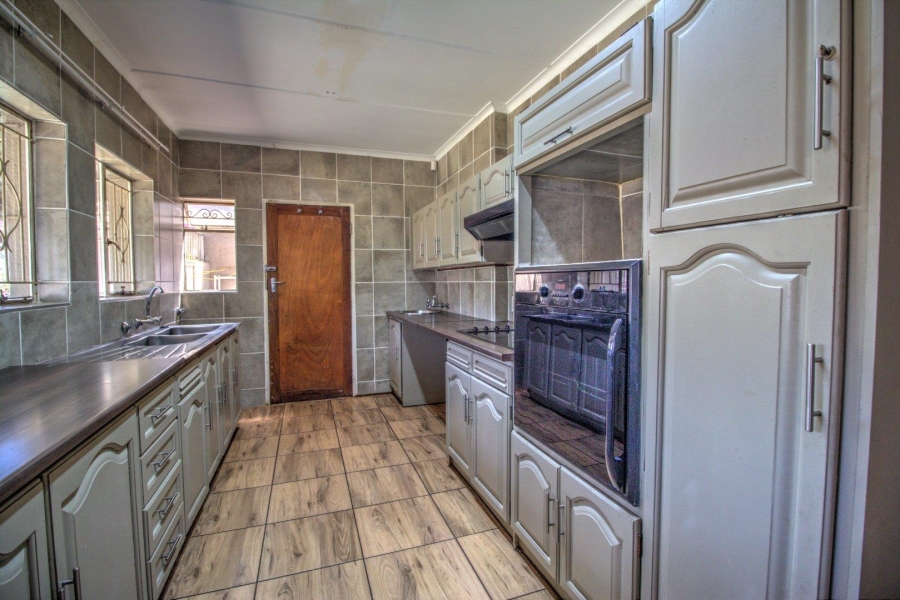 3 Bedroom Property for Sale in Glen Marais Gauteng