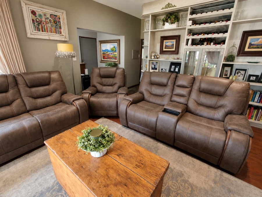 4 Bedroom Property for Sale in Hennopspark Gauteng