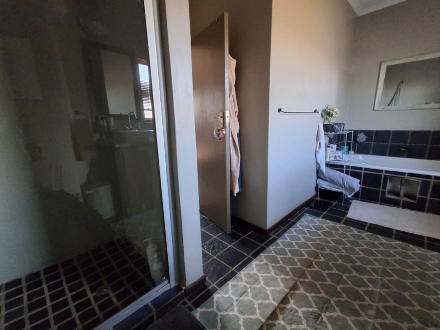 4 Bedroom Property for Sale in Hennopspark Gauteng