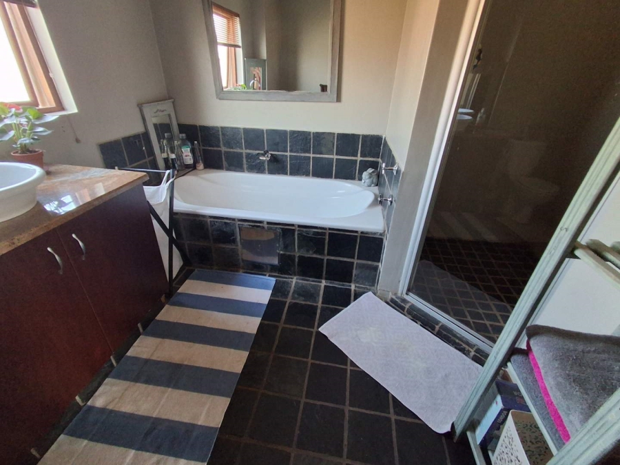 4 Bedroom Property for Sale in Hennopspark Gauteng