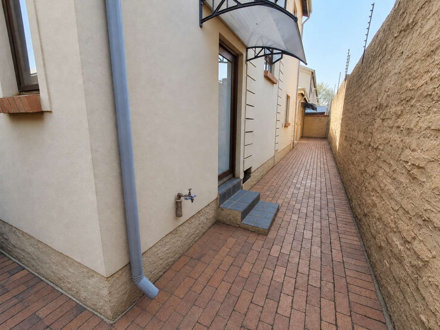 4 Bedroom Property for Sale in Hennopspark Gauteng