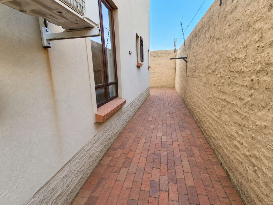4 Bedroom Property for Sale in Hennopspark Gauteng
