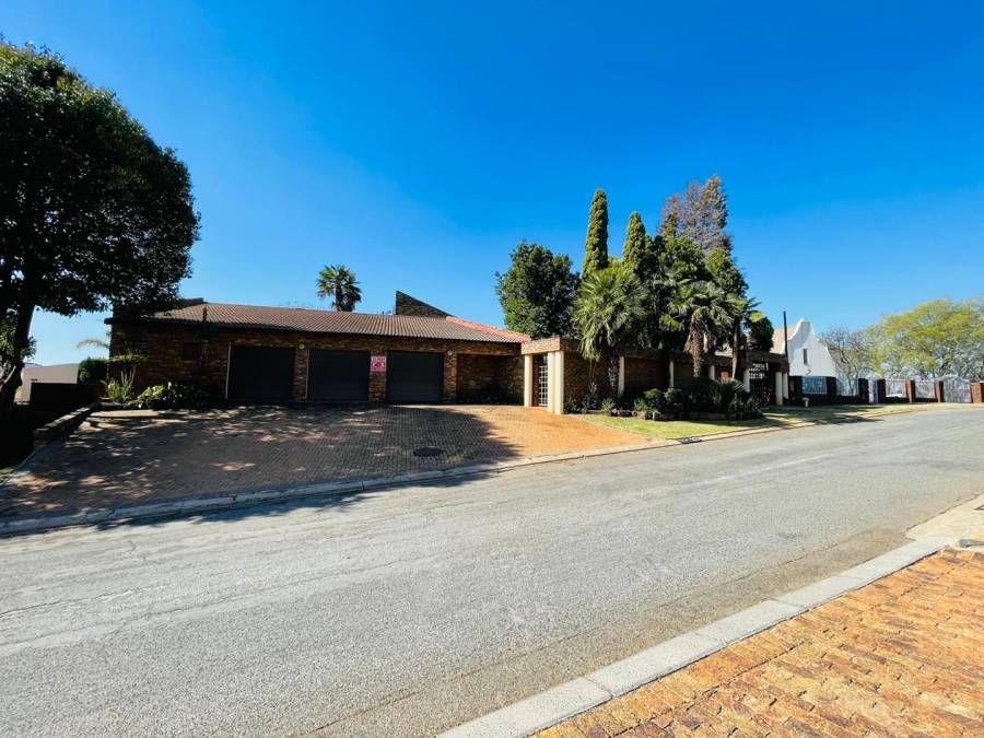 3 Bedroom Property for Sale in Glenvista Gauteng