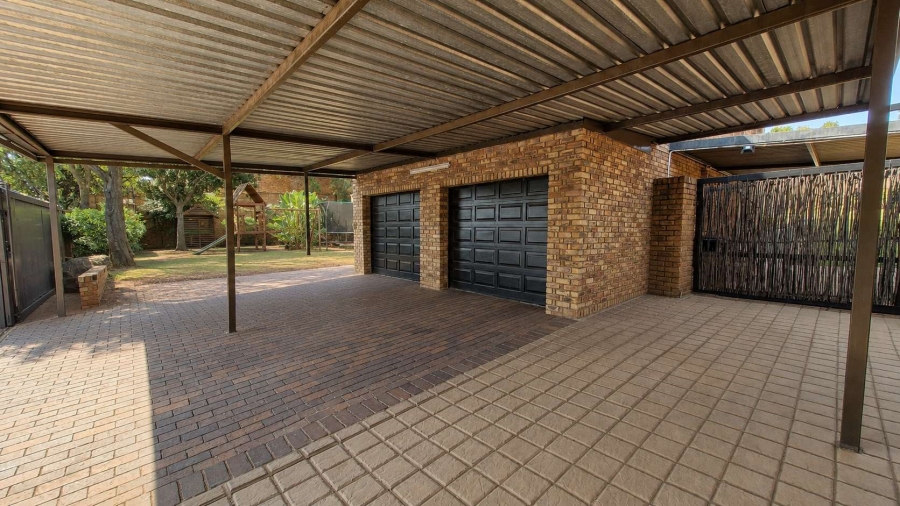 4 Bedroom Property for Sale in Bassonia Gauteng