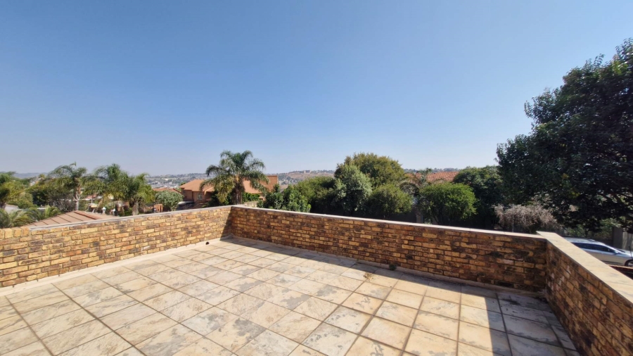 4 Bedroom Property for Sale in Bassonia Gauteng