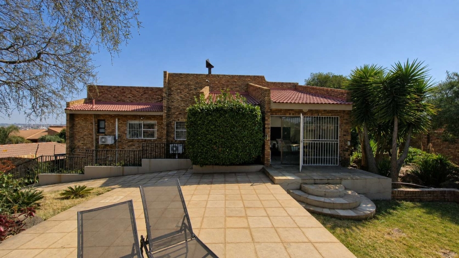 4 Bedroom Property for Sale in Bassonia Gauteng