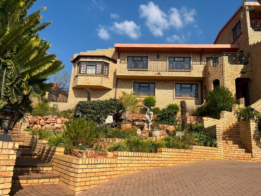 5 Bedroom Property for Sale in Magalieskruin Gauteng