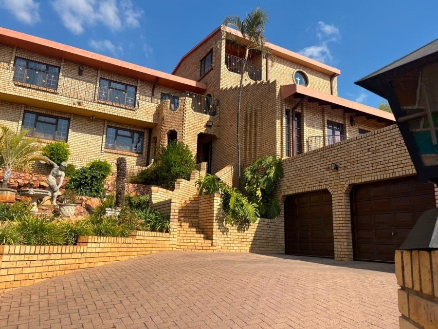 5 Bedroom Property for Sale in Magalieskruin Gauteng