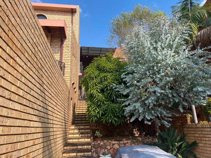5 Bedroom Property for Sale in Magalieskruin Gauteng