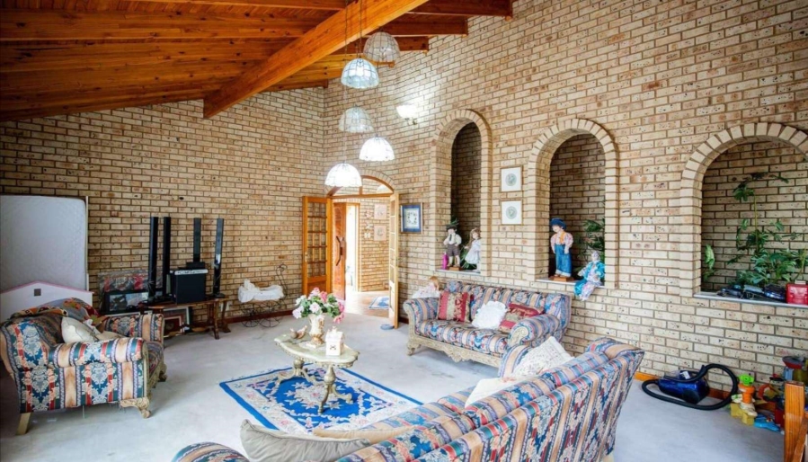 5 Bedroom Property for Sale in Magalieskruin Gauteng