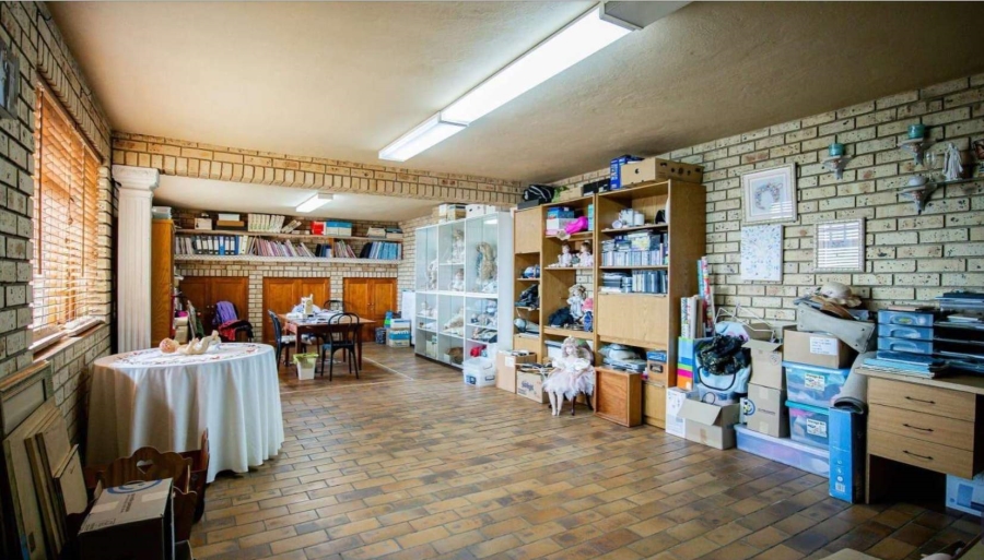 5 Bedroom Property for Sale in Magalieskruin Gauteng