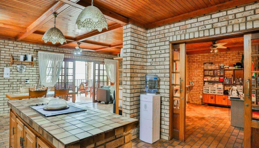 5 Bedroom Property for Sale in Magalieskruin Gauteng