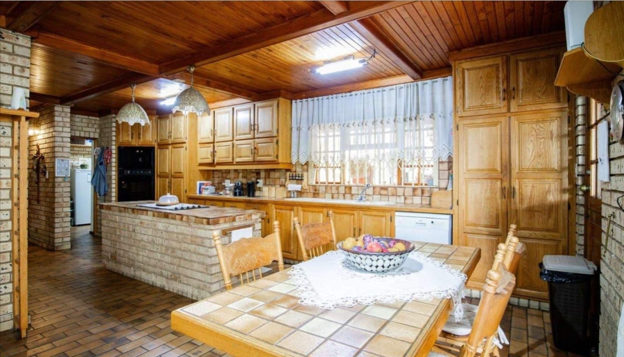 5 Bedroom Property for Sale in Magalieskruin Gauteng