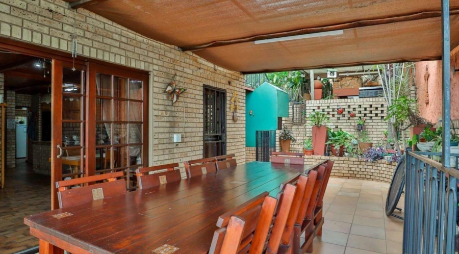 5 Bedroom Property for Sale in Magalieskruin Gauteng