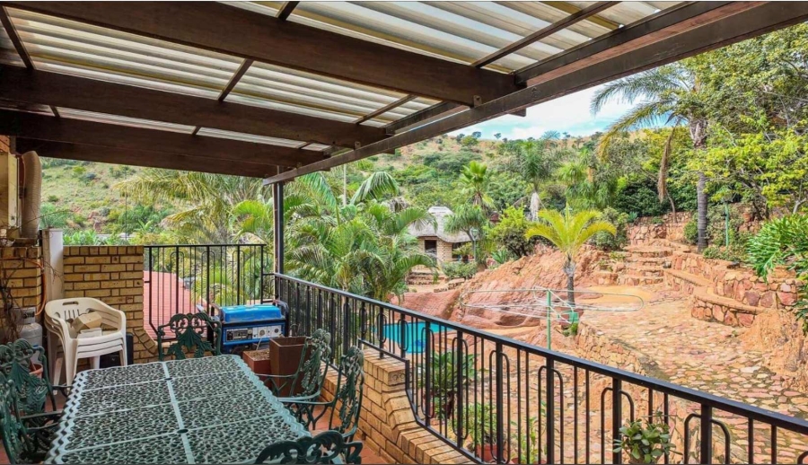 5 Bedroom Property for Sale in Magalieskruin Gauteng