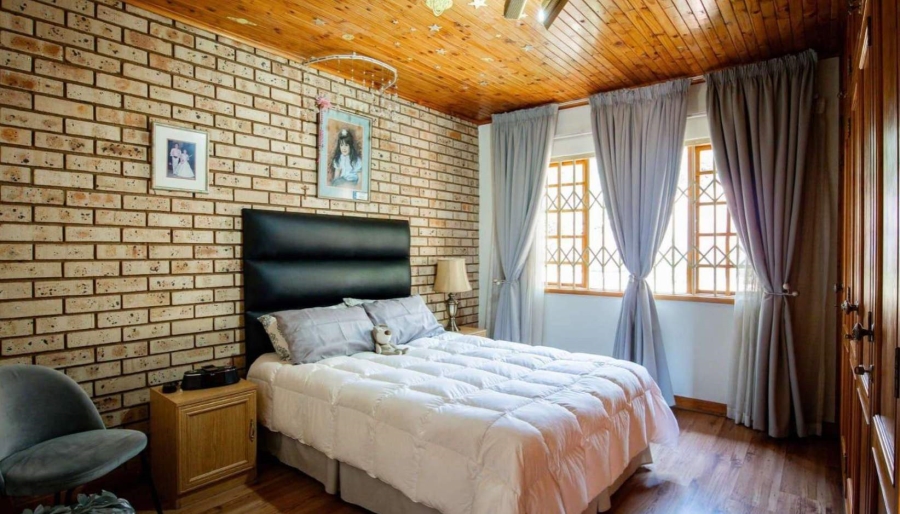 5 Bedroom Property for Sale in Magalieskruin Gauteng
