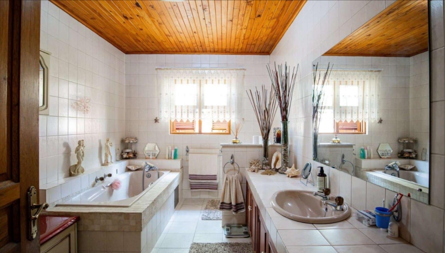 5 Bedroom Property for Sale in Magalieskruin Gauteng