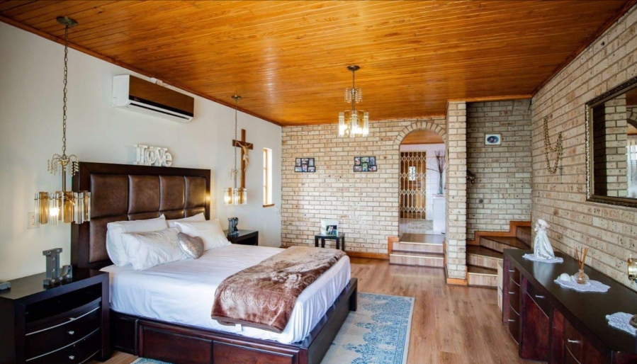 5 Bedroom Property for Sale in Magalieskruin Gauteng