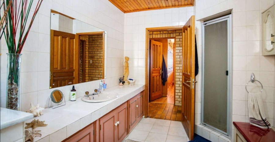 5 Bedroom Property for Sale in Magalieskruin Gauteng