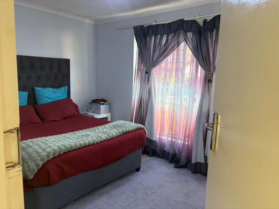 3 Bedroom Property for Sale in Carenvale Gauteng