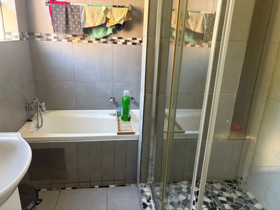 3 Bedroom Property for Sale in Carenvale Gauteng