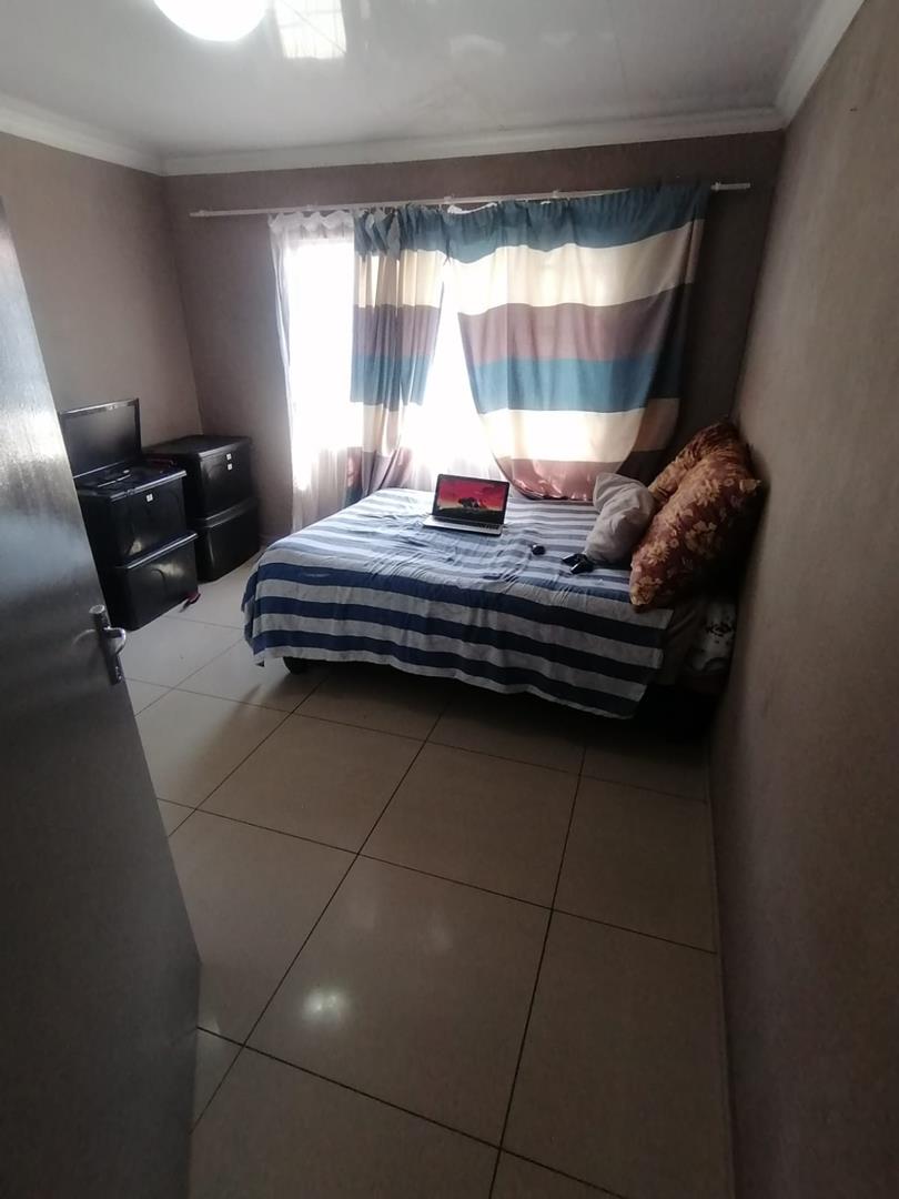 To Let 2 Bedroom Property for Rent in La Montagne Gauteng