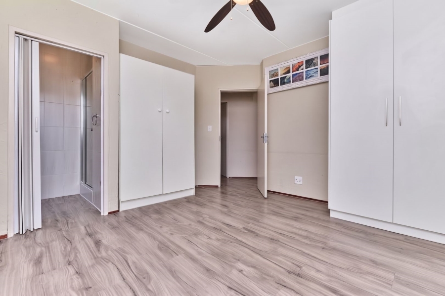 2 Bedroom Property for Sale in Bromhof Gauteng