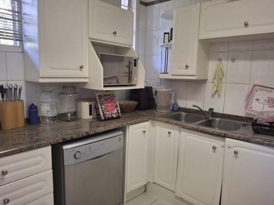To Let 3 Bedroom Property for Rent in Benmore Gauteng