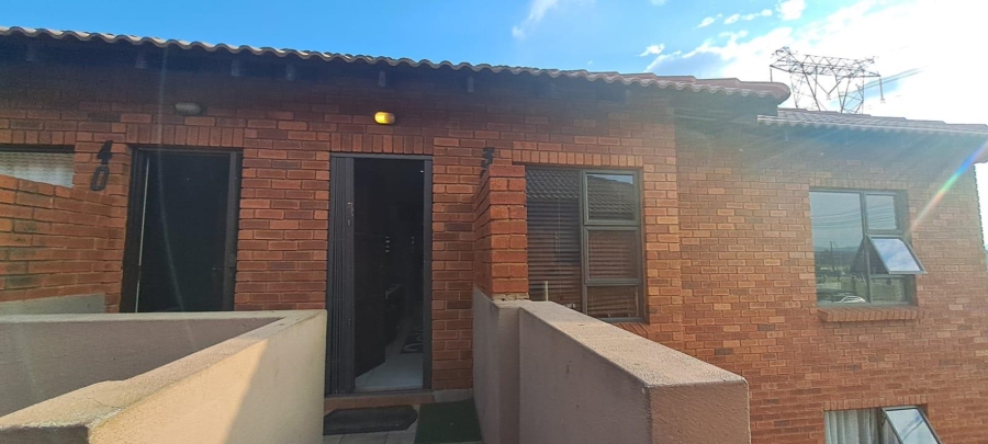 2 Bedroom Property for Sale in Albertsdal Gauteng