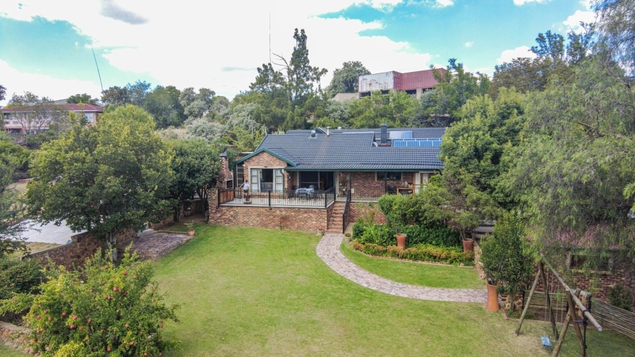 4 Bedroom Property for Sale in Vaaloewer Gauteng