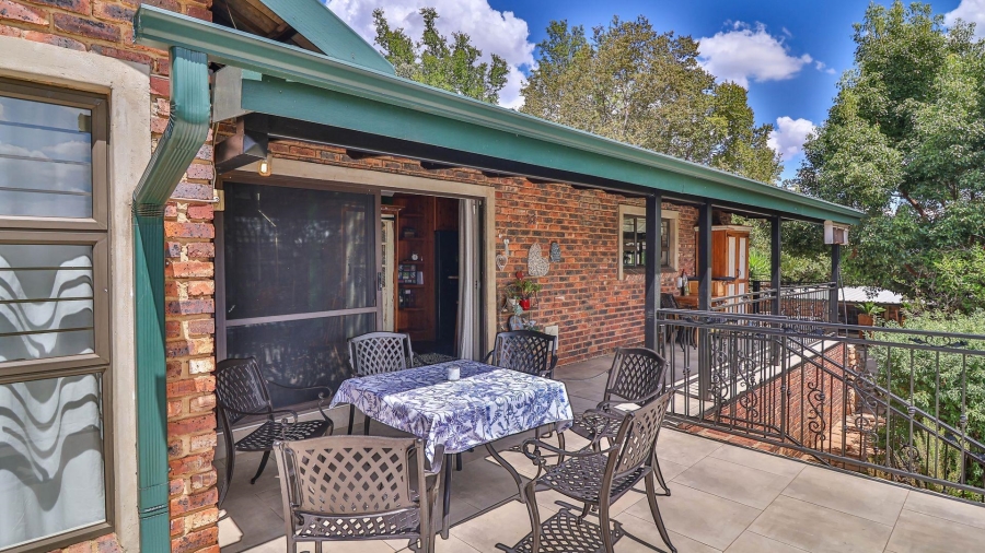4 Bedroom Property for Sale in Vaaloewer Gauteng