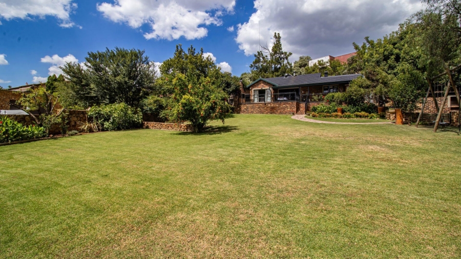 4 Bedroom Property for Sale in Vaaloewer Gauteng