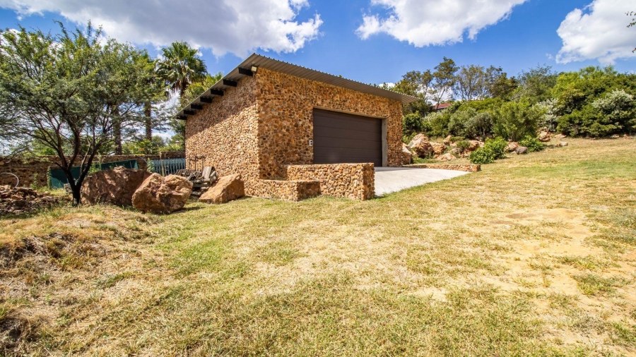 4 Bedroom Property for Sale in Vaaloewer Gauteng