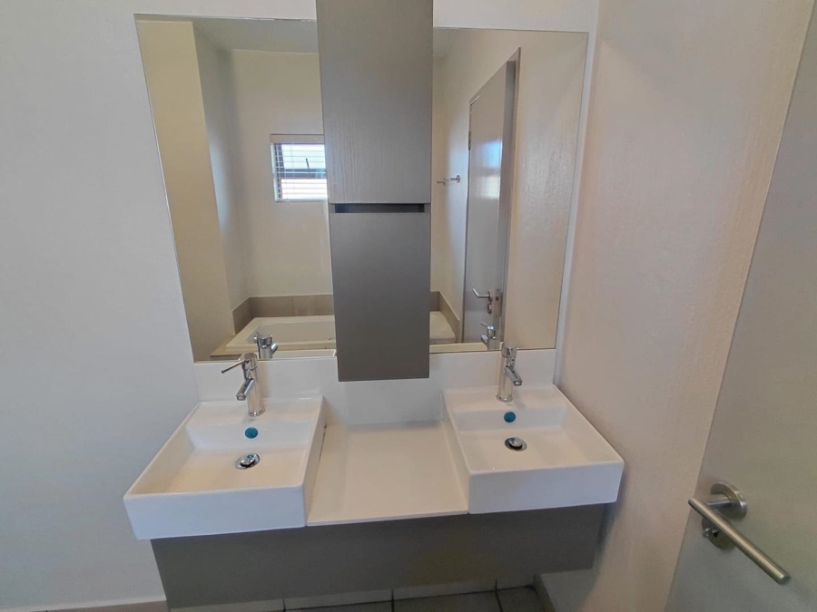 3 Bedroom Property for Sale in Broadacres Gauteng