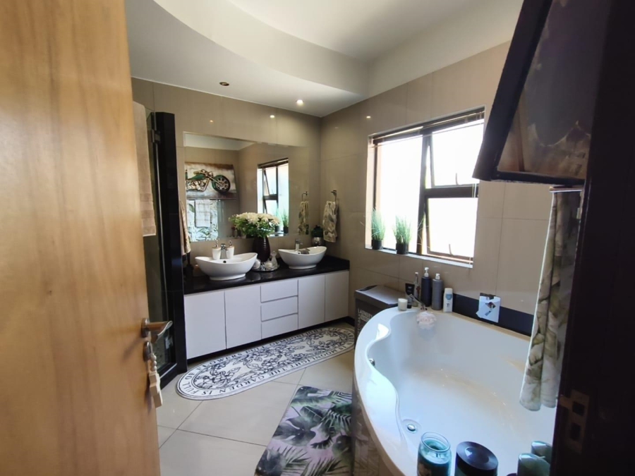 To Let 2 Bedroom Property for Rent in Boskruin Gauteng
