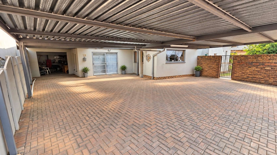 3 Bedroom Property for Sale in Farrarmere Gauteng